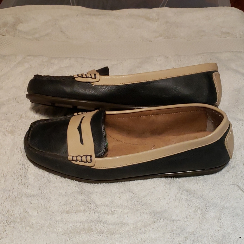 Shoes - Picture 4 of 4